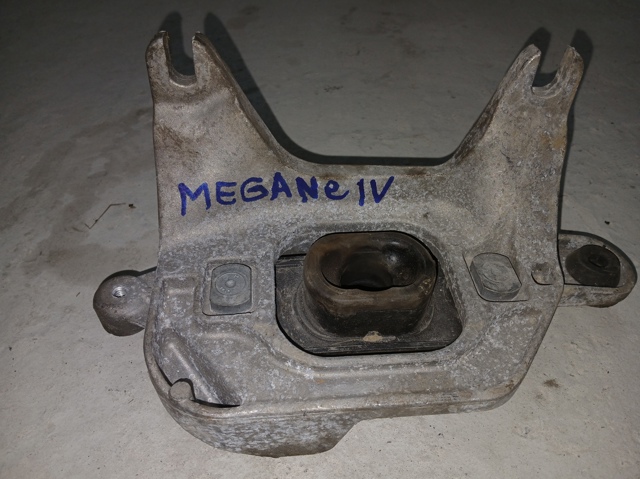 Кронштейн подушки (опори) двигуна, лівої 112221641R RENAULT