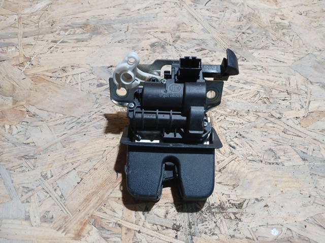 Замок кришки багажника 2GA827505A VAG