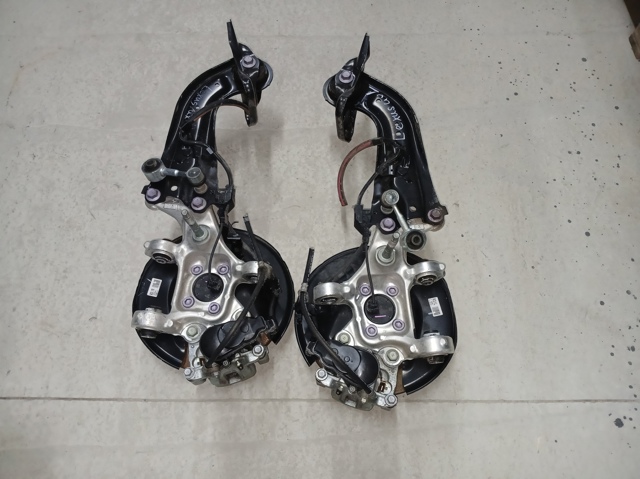 Цапфа права 4230476030 TOYOTA