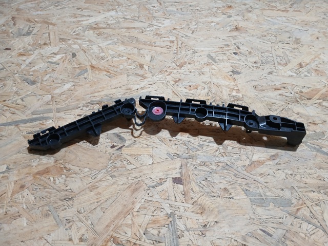 Кронштейн бампера заднього, правий 5215542050 TOYOTA