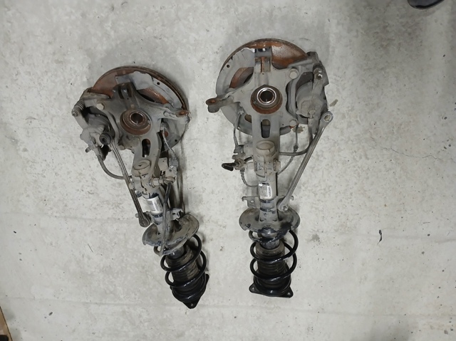 Амортизатор передньої підвіски 543025368R RENAULT