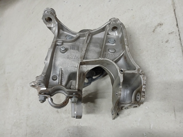 Кронштейн передньої балки 80A399295 VAG