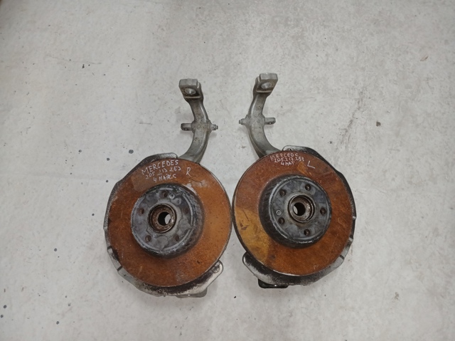 Кулак поворотний передній правий A2133325200 MERCEDES
