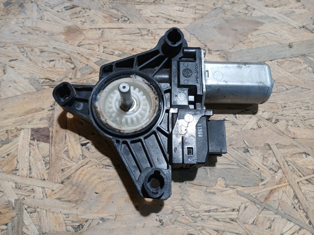 Моторчик склопідйомника двері задніх, правих A2469063200 MERCEDES