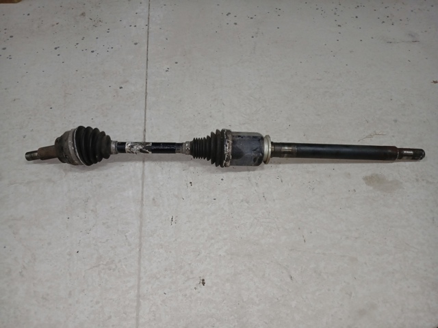 Піввісь передня, права LR064251 LAND ROVER