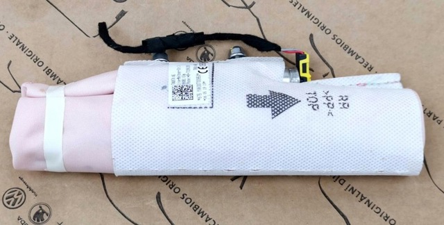 Подушка безпеки AIRBAG спинки сидіння, правого 80A880242D VAG