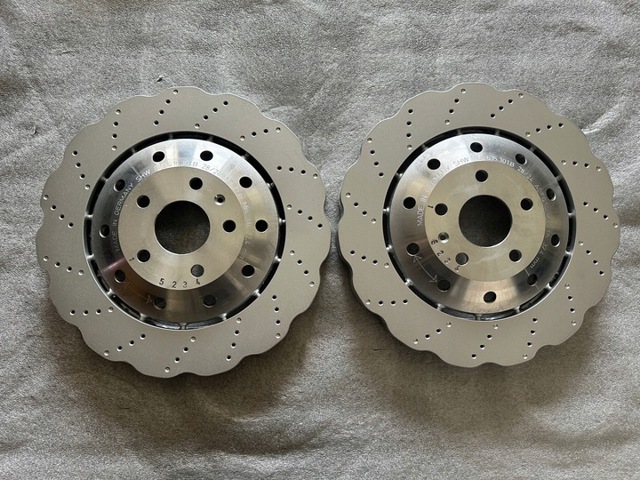 Диск переднього гальма 8U0615301B VAG