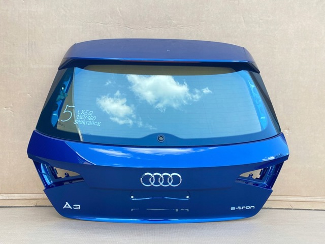 П'яті двері 8V4827025D VAG