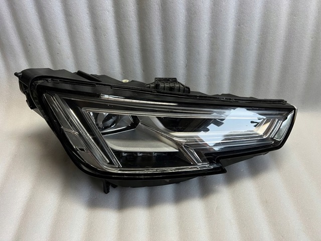 Фара комбінована, передня 8W0941034B VAG