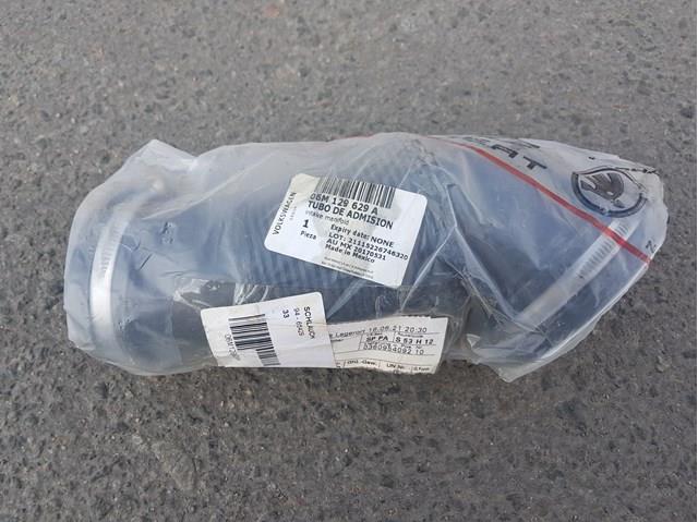 Патрубок повітряний, вихід повітряного фільтра 06M129629 VAG