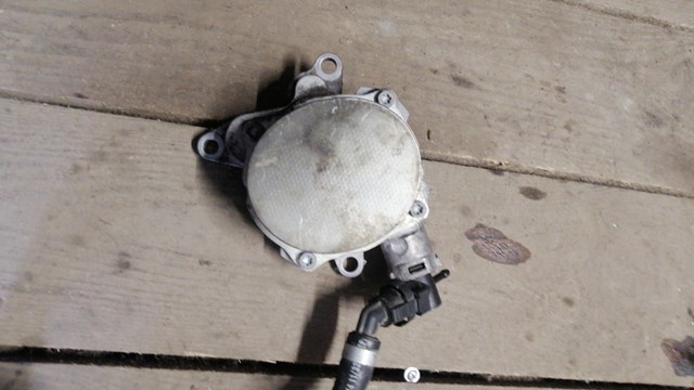 Насос вакуумний 146503760R NISSAN