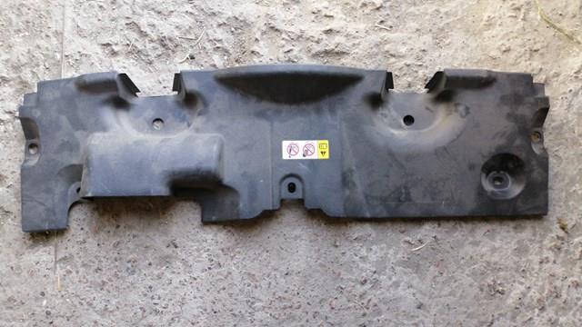 Накладка верхня передньої панелі/супорту радіатора 1668125020 TOYOTA