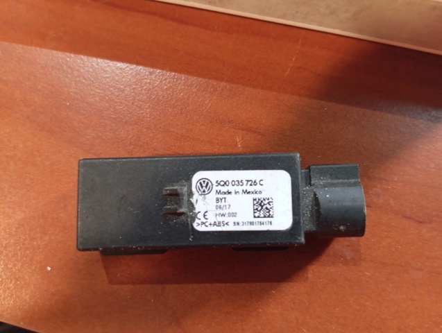 Зарядний пристрій USB 5Q0035726C VAG