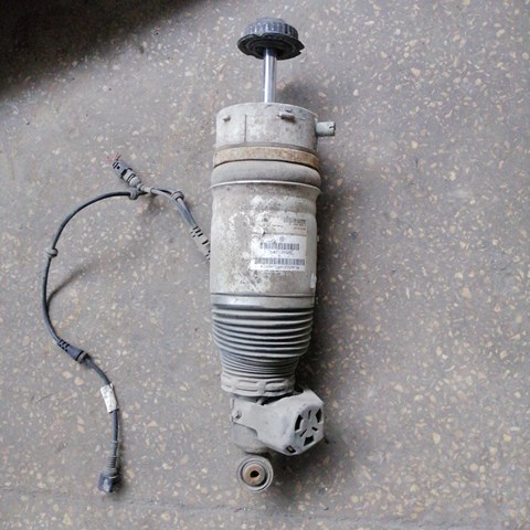 Стійка задня права 7L6512022E VAG