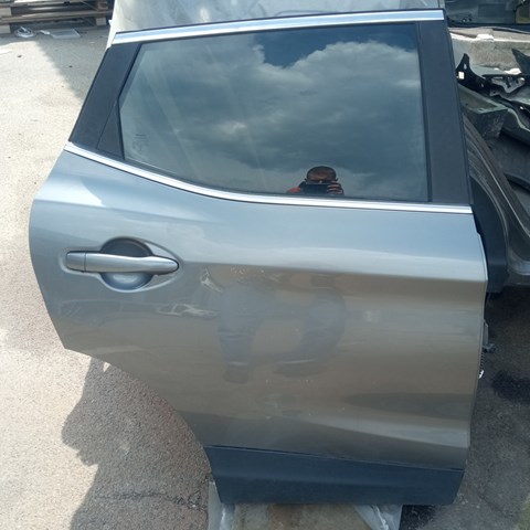 Скло заднє праве 823004EA0A NISSAN
