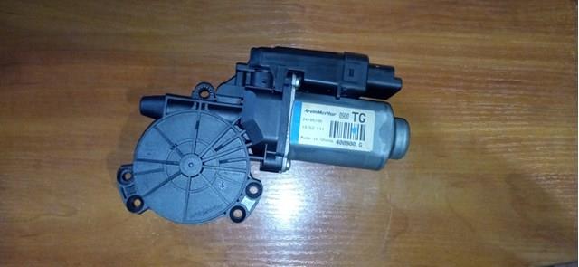 Мотор склопідйомника дверей передніх, правих 824603L010 HYUNDAI