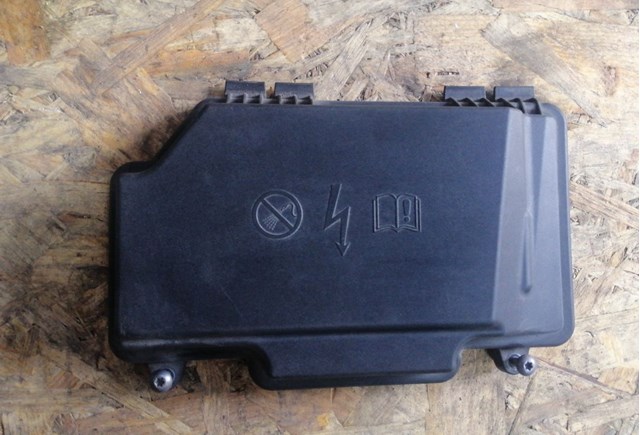 Кришка блоку запобіжників A2055400082 MERCEDES
