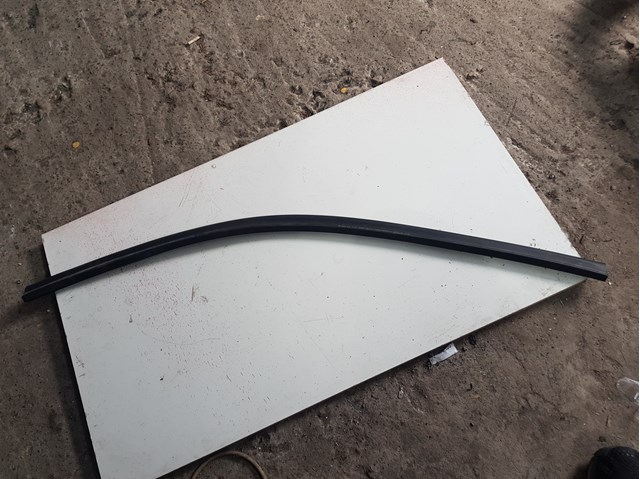 Ущільнювальна прокладка переднього бампера A2056281300 MERCEDES