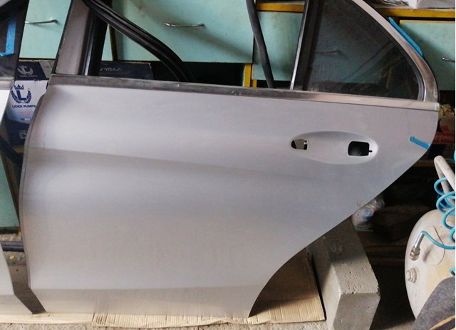 Двері задні A2057300105 MERCEDES