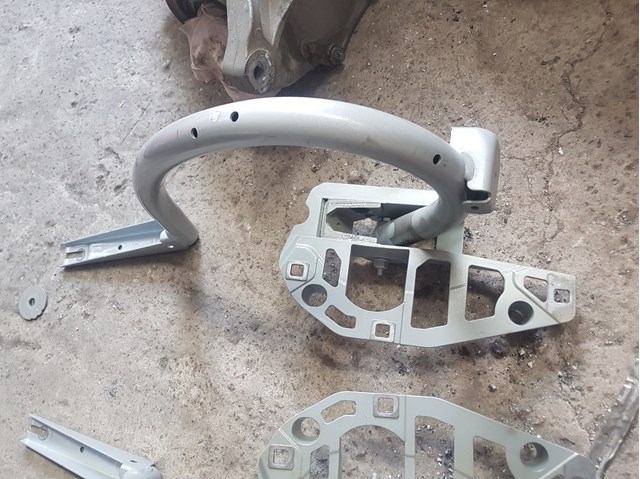 Петля багажника A2057500428 MERCEDES