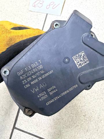 Дросільна заслінка в зборі 06F133062T VAG