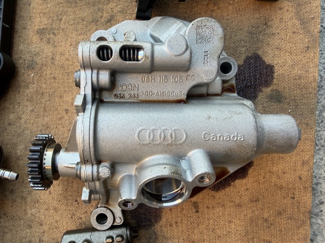 Маслонасос 06H115105FS VAG