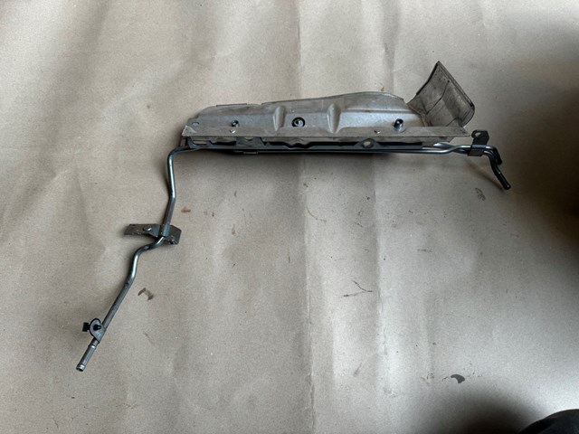 Кришка випускного колектора 06H129597K VAG