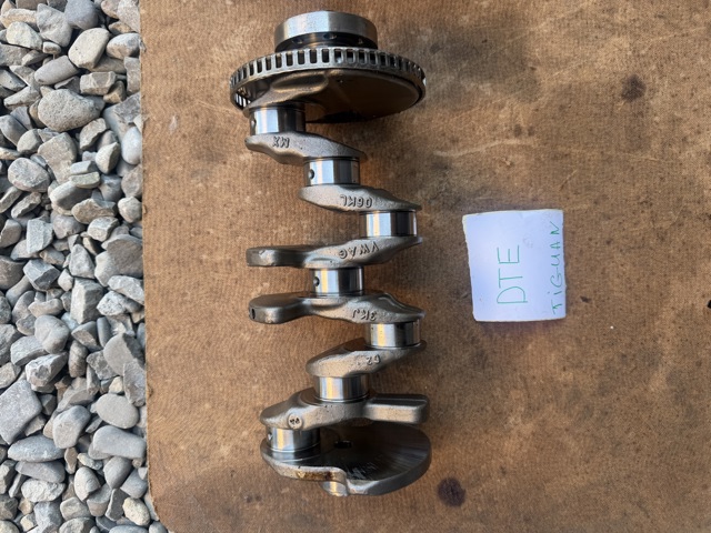 Вал колінчастий і маховик 06K105101L VAG