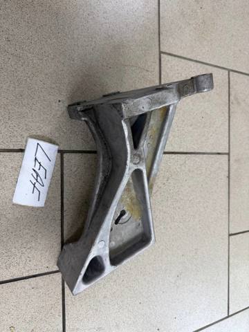 Кронштейн подушки (опори) двигуна, лівої 112535SA0A NISSAN