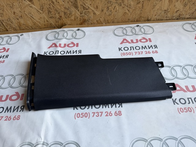 Обшивка стійки кузова внутрішньої, середня нижня права 11A867292B4PK VAG