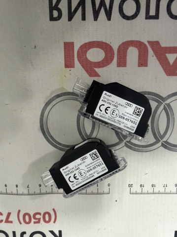 Лампа підсвічування в двері, передньої правої 4G0052134D VAG
