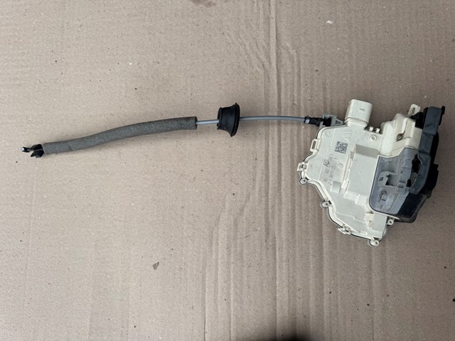 Замок передніх пасажирських дверей 4G0839016G VAG