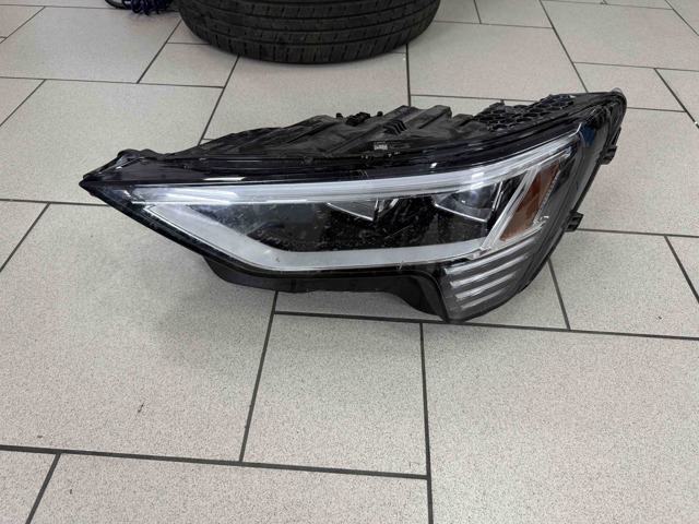 Фара передня права 4KE941039B VAG