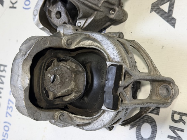 Права подушка двигуна 4M0199372B VAG