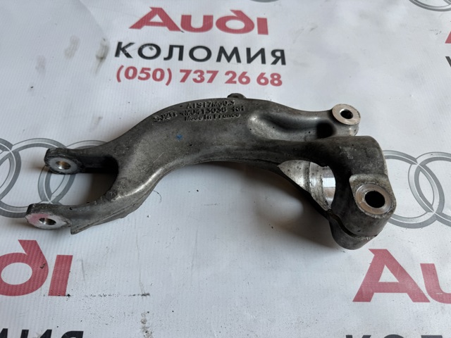 Вилка нижня амортизатора переднього, права 4M0413038 VAG