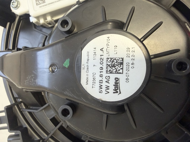 Моторчик пічки 5WB819021A VAG