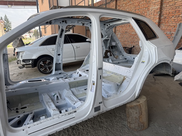 Поріг зовнішній лівий 80A809847 VAG
