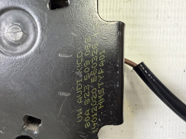 Замок кришки капота 80A823509 VAG