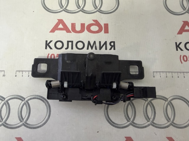 Петля замка кришки багажника 80A827507A VAG