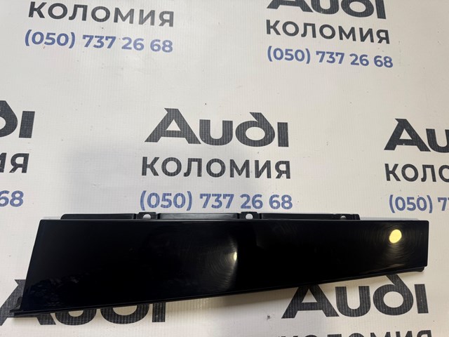Накладка задніх дверей, правих, вертикальних 80A839902 VAG