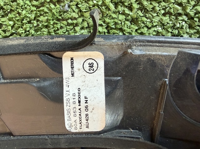 Розширювач заднього крила, правий 80A853818A VAG