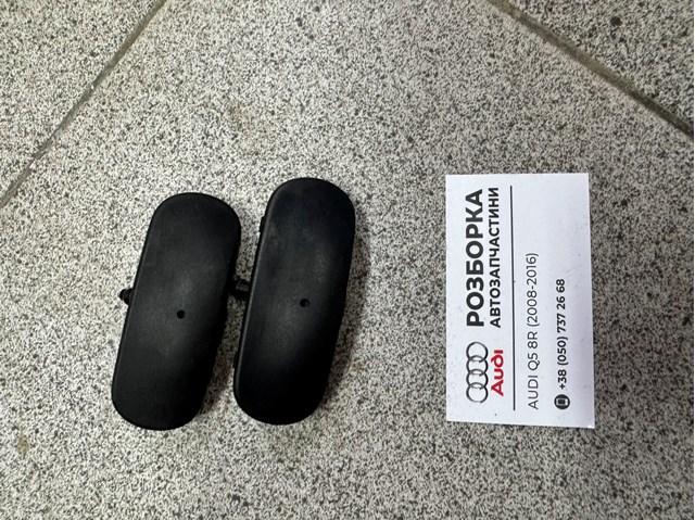 Форсунка омивача скла лобового, права 80A955988A VAG