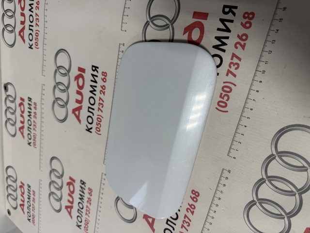Лючок (дверцята) бензобака Audi Q3