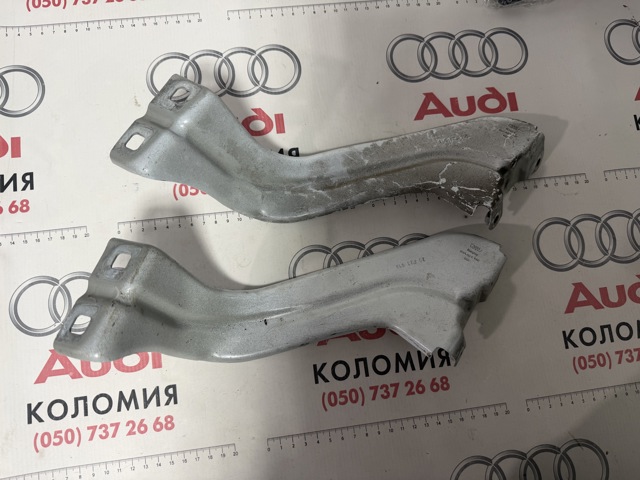 Кронштейн кріплення крила переднього правого верхній 83A821149 VAG