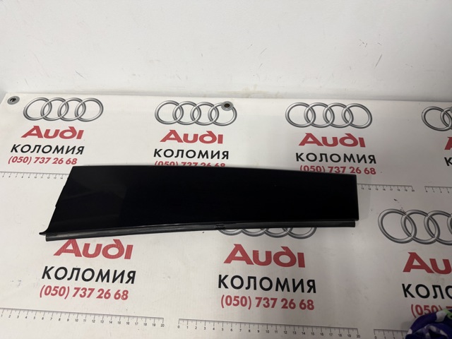 Накладка задньої двері, правої, вертикальна 89A839902A VAG