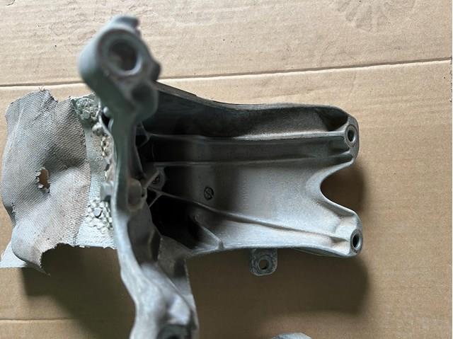 Кронштейн подушки (опори) двигуна, правої 8K0199308CH VAG