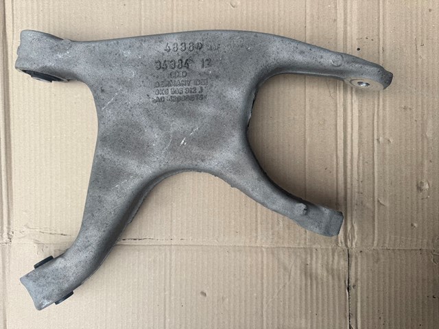 Важіль задньої підвіски нижній, правий 8K0505312J VAG