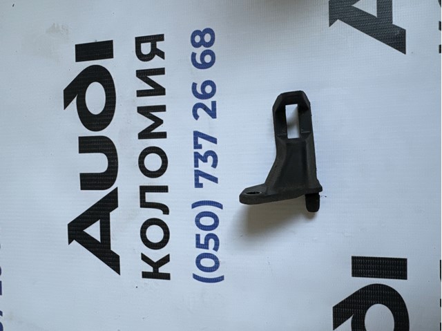 Кронштейн повітряного фільтра 8R0133426 VAG