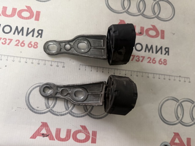 Кронштейн приймальної труби глушника 8R0253144B VAG