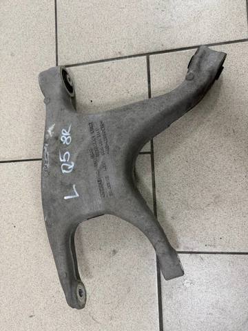 Важіль задньої підвіски нижній, лівий 8R0505311F VAG